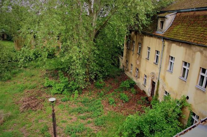 Pałac Rechenbergów w Sławie lata świetności ma już za sobą. Niszczeje i straszy! 