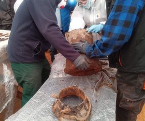 Sensacyjne odkrycie. Zaginiony sztandar z czasów wojny ukryty w kance na mleko!