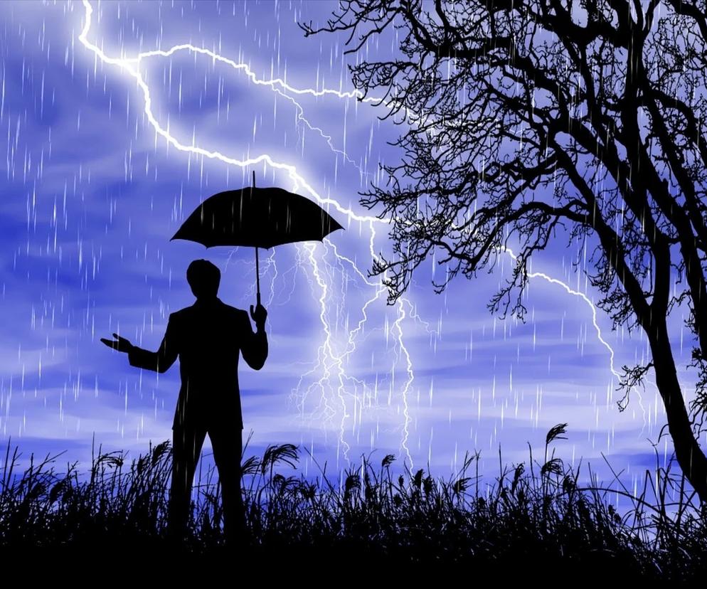 Jak się zachować podczas burzy, by zadbać o swoje bezpieczeństwo? Ekspert wyjaśnia