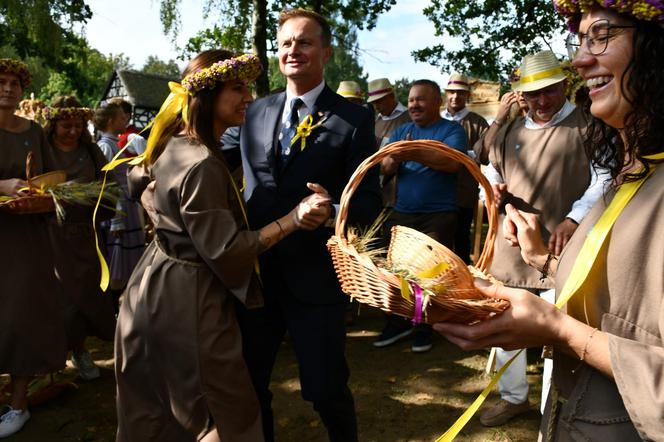 Dożynki wojewódzkie w Olsztynku 2024. Tłumy na wydarzeniu. „To był trudny rok” [ZDJĘCIA]