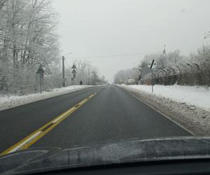 Plac budowy obwodnicy Wąchocka w zimowej scenerii