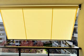 Zadaszenie balkonu w bloku - przepisy, bez wiercenia, ile kosztuje? Markiza na balkon - rodzaje