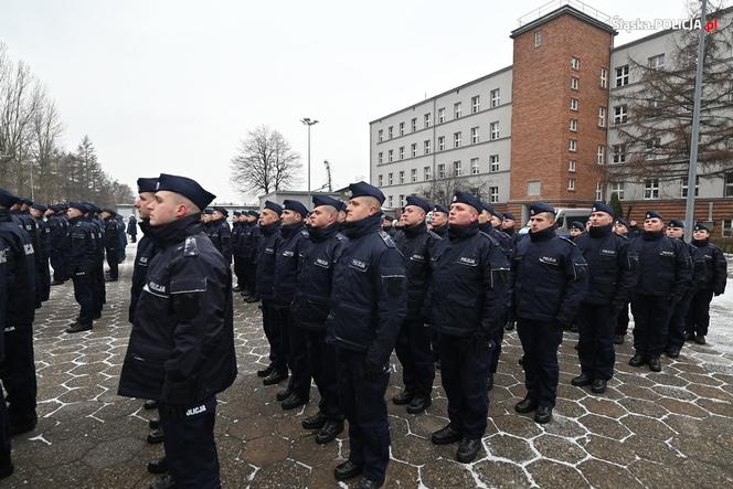 Śląskie: 156 nowych policjantów złożyło ślubowanie w Katowicach