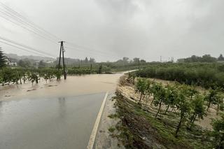 Intensywne deszcze nad Małopolską. Zalane ulice i masa podtopień. Strażacy wyjeżdżali co chwilę [ZDJĘCIA]. 