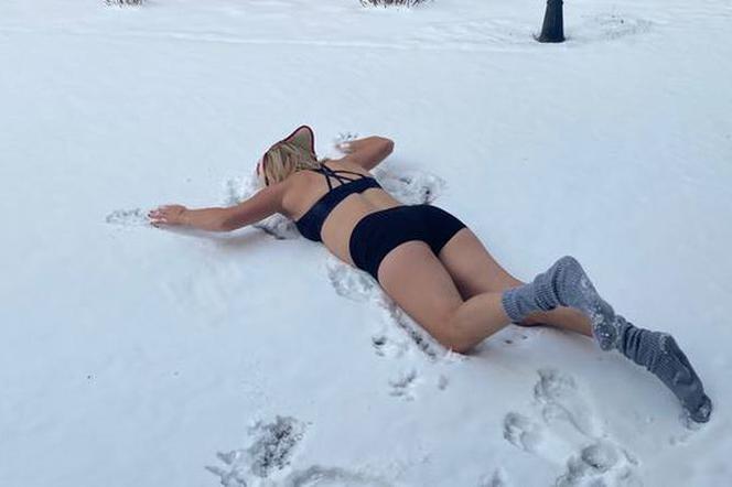 Rosyjska tenisistka prawie GOŁA wyszła z domu i wyrżnęła twarzą w śnieg! SZOKUJĄCE ZDJĘCIE pojawiło się w Internecie! 