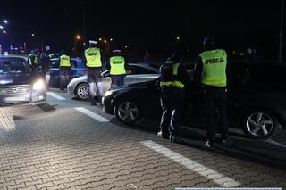 Nielegalne wyścigi na terenie Wrocławia. Niemal 600 pojazdów, pościgi i zatrzymania [ZDJĘCIA]