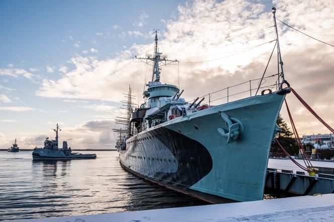 ORP Błyskawica opuściła swoje miejsce przy nabrzeżu w Gdyni