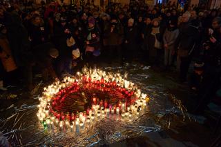 „Największe serce świata” także w Lublinie. Kilkaset osób przed ratuszem