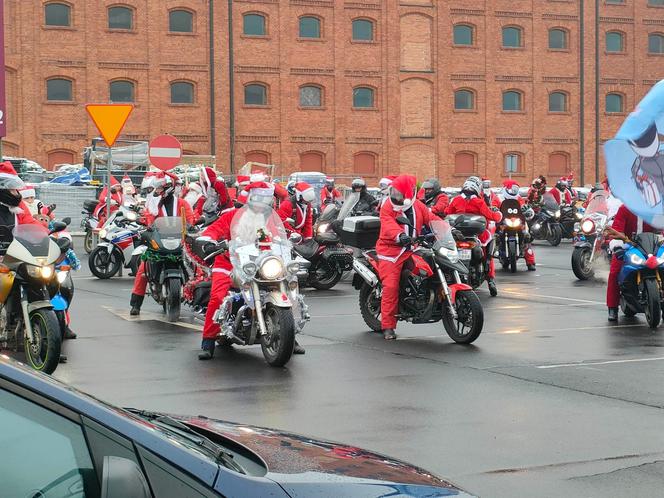 Mikołaje na motocyklach w Manufakturze. Finał corocznej akcji charytatywnej [ZDJĘCIA]