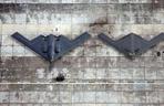 B-21 Raider (z prawej) obok B-2 Spirit.