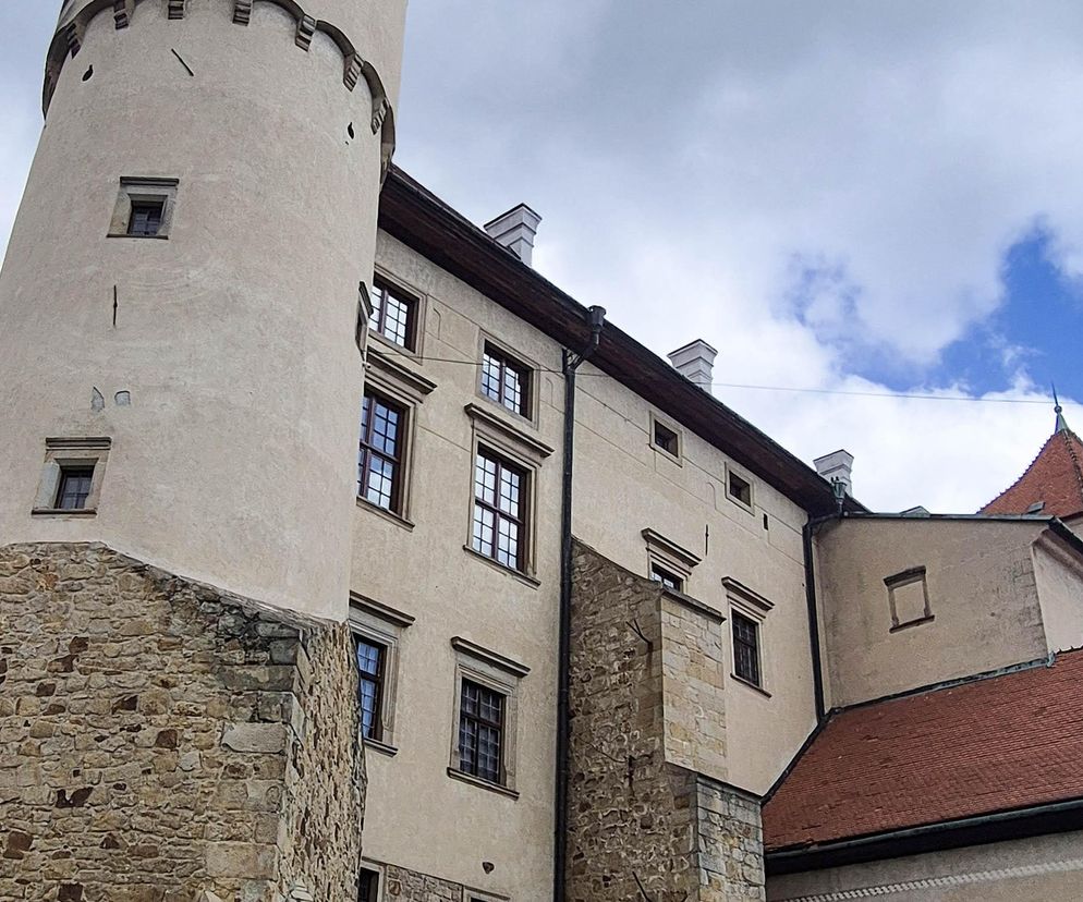 Kwantowe szyby i fotowoltaiczne dachówki na zabytkach