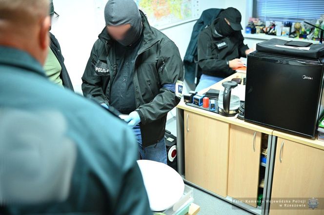 Afera korupcyjna na Podkarpaciu. Inspektor brał łapówki od ukraińskich kierowców