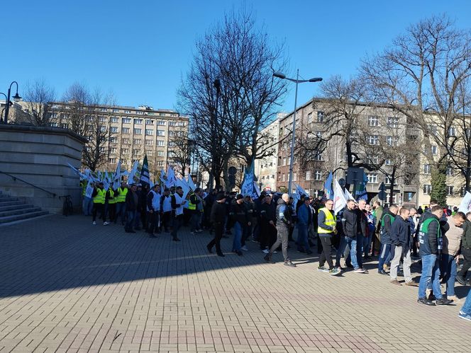 Górnicy protestowali pod ministerstwem przemysłu w Katowicach przeciwko likwidacji KWK Bielszowice