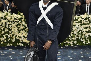 Najgorsze stylizacje na Met Gali 2025. Fotrepian na plecach to dopiero początek