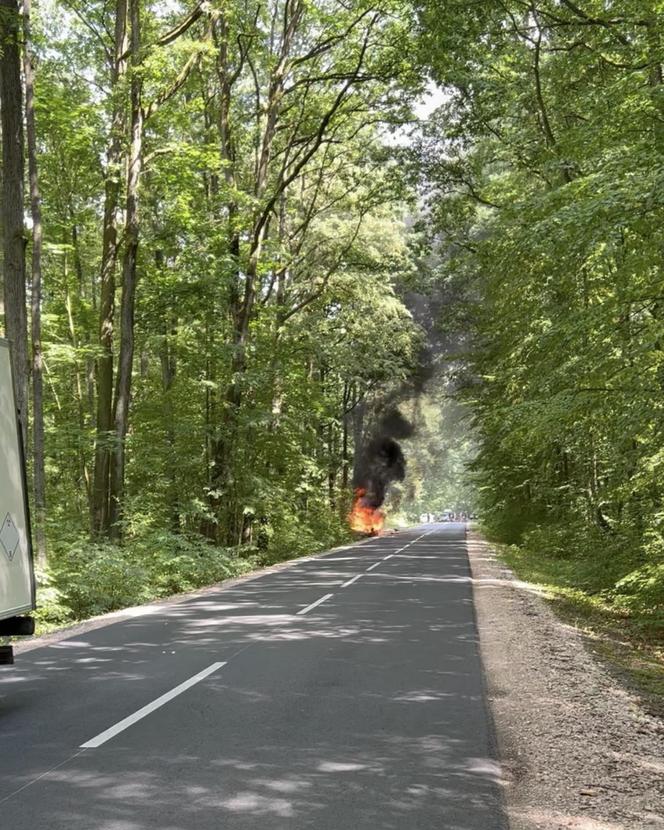 Dachował ,jego auto stanęło w ogniu. Nikt nie zdołał mu już pomóc