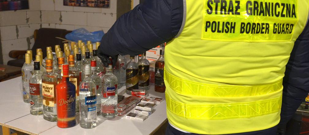 Efekt kontroli audi. W aucie były nielegalne papierosy, a w domu mężczyzny broń i automaty do gier hazardowych.