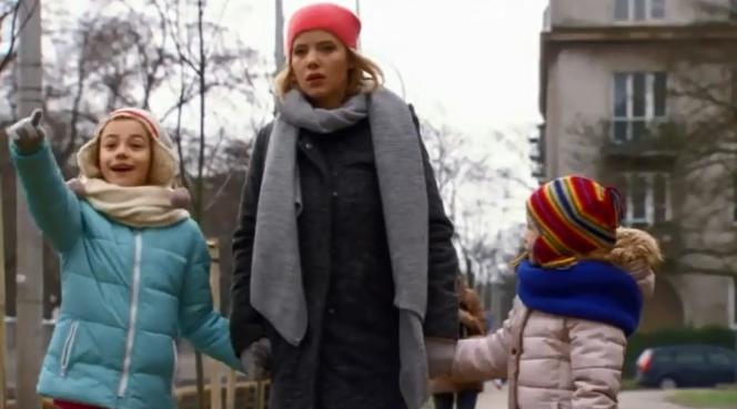 O mnie się nie martw 2 sezon odc. 6. Iga (Joanna Kulig), Helenka (Maja Kwaśny), Oliwka (Oliwia Dąbrowska)
