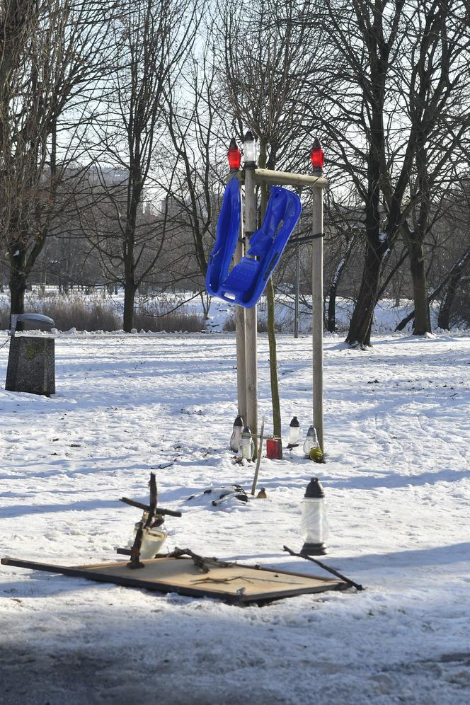 Mieszkańcy opłakują 12-latka, który zabił się na sankach