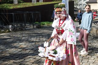 Święcenie pokarmów w strojach ludowych w Bytomiu