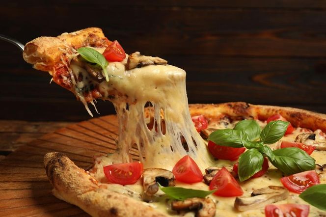 Dietetyczna pizza na owsianym spodzie – smaczna i zdrowa alternatywa. Poznaj przepis na lekką pizzę idealną podczas odchudzania