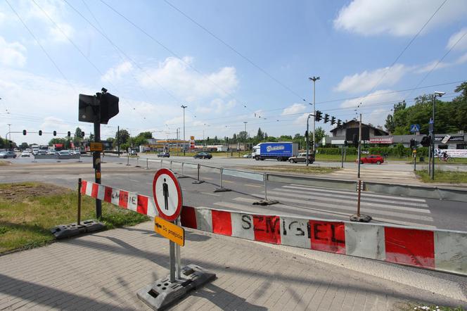 Remont torowiska na skrzyżowaniu Włókniarzy i Legionów w Łodzi