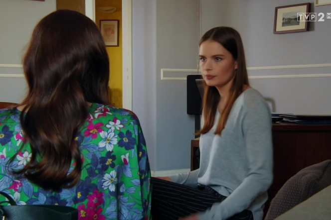 M jak miłość, odcinek 1379, Aneta (Ilona Janyst), Karolina (Iga Górecka)