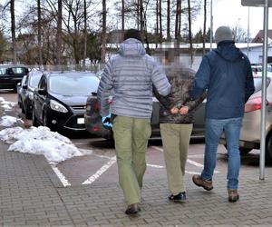 Groził 15-latkowi, a później go okradł.  Szybko trafił w ręce policji.  Już jest za kratkami! 