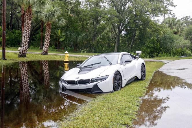 Huragan Debby wyrzucił na plaże kokainę wartą milion