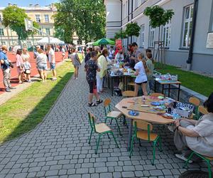 Nowa ławka Gaudiego została uroczyście odsłonięta podczas Pikniku Rodzinnego 2024 w siedleckiej Jedynce