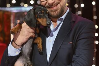 Jego głos znają wszyscy widzowie Tańca z gwiazdami. Tak wygląda słynny lektor