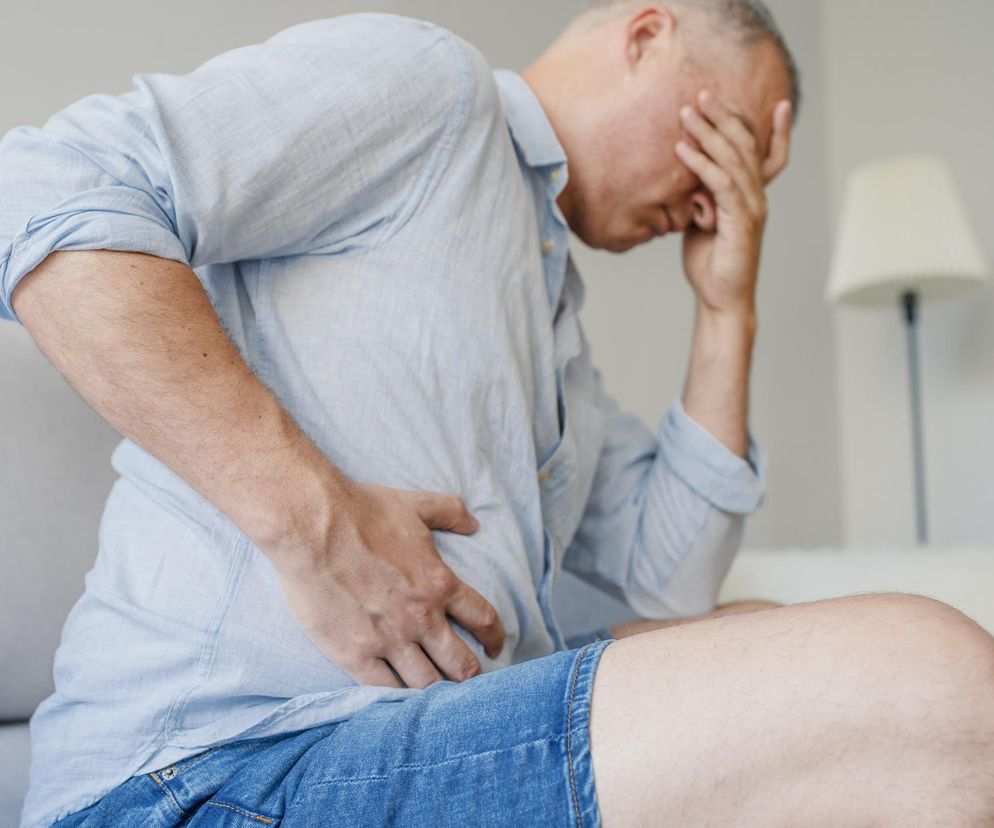 Cichy zabójca” wcześniej daje znać o sobie. Te objawy mogą świadczyć o raku jelita grubego 	