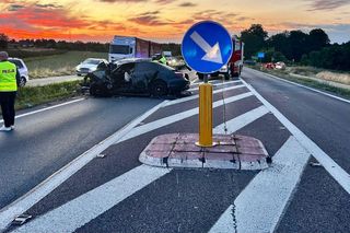 Wypadek na dk17 w woj. lubelskim. BMW czołowo zderzyło się z mercedesem