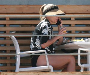 Marlena Muranowicz, wkrótce była żona Mroczka w bikini na plaży.