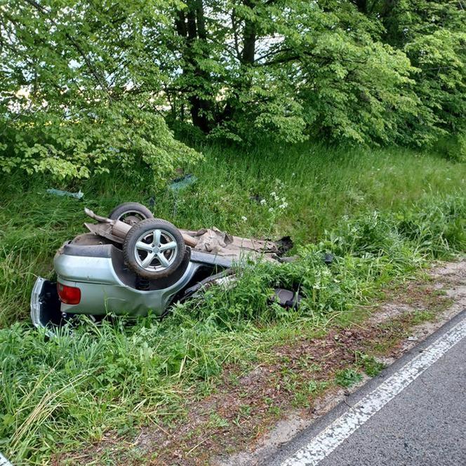 Tragiczny wypadek na Mazurach. Samochód rozpadł się na pół!