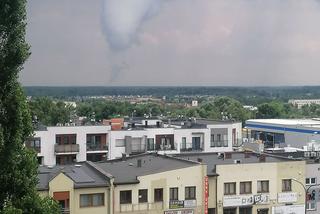 Trąba powietrzna na Śląsku?! Widok z Żor sieje postrach. Te ujęcia robią wrażenie! [WIDEO, ZDJĘCIA]