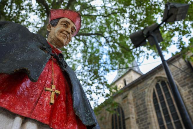 Skandal w kościele! Kardynał molestował 16-latkę, zgłaszają się kolejne ofiary