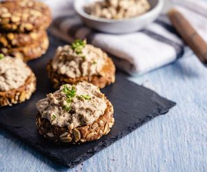 Zamiast majonezu dodaję inny produkt. Ta pasta z tuńczyka jest pełna smaku i lżejsza niż klasyczna 