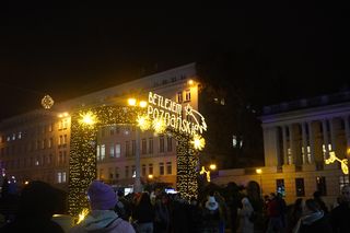 Wizyta świętego Mikołaja na Placu Wolności w Poznaniu