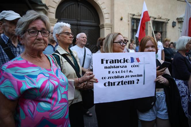 „Stop Obrażaniu Katolików”. Protest w Krakowie po inauguracji IO