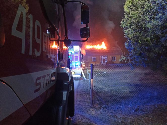 Brzozów. Tragiczny pożar drewnianego domu. W środku strażacy znaleźli ludzkie ciała