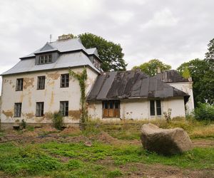 Niezwykła wieś w Łódzkiem. W tym dworku mieszkał Chełmoński
