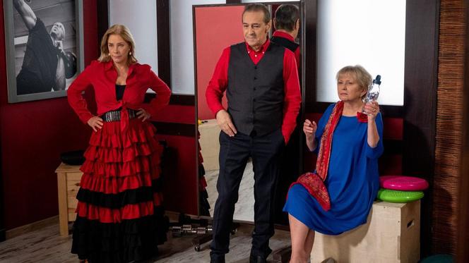 Barwy szczęścia odc. 2409. Jola (Małgorzata Potocka), Basia (Sławomira Łozińska), Zenek (Jan Pęczek)