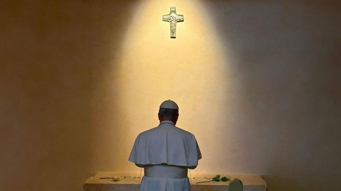 Papież Leon XIV odwiedził grob Franciszka! Wzruszająca modlitwa