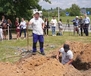 Mistrzostwa w kopaniu grobów na czas w Targach Kielce