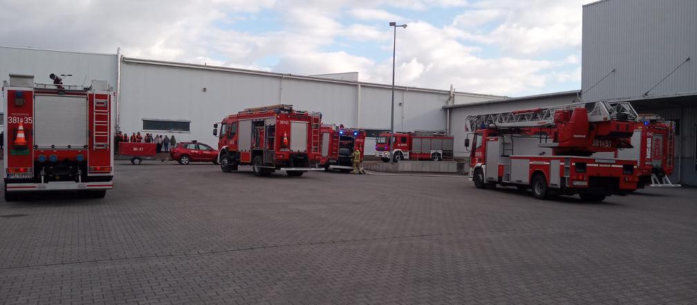 Pożar maszyny w zakładzie w Lesznie - ewakuowano 270 osób