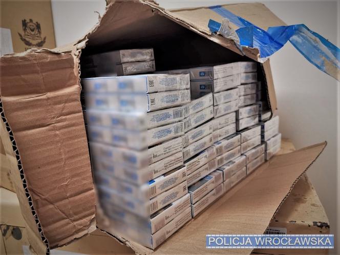 Pijany kierowca wiózł prawie pół miliona nielegalnych papierosów