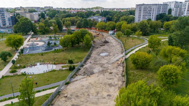 Odkrywkowa budowa tunelu tramwajowego pod parkiem Pięciu Sióstr na Ochocie