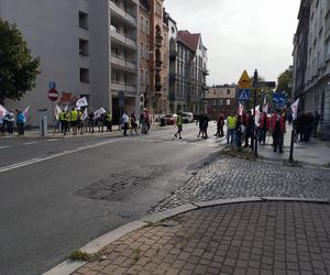 Paraliż w Katowicach. Rozpoczął się protest górników i hutników. Stal się hartuje, a rząd ją rujnuje