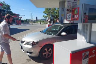 BLOKUJEMY ORLEN. W Starachowicach więcej Policji niż blokujących