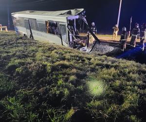 Ścinawa. Tragiczny wypadek autobusu na przejeździe kolejowym. Zginął kierowca